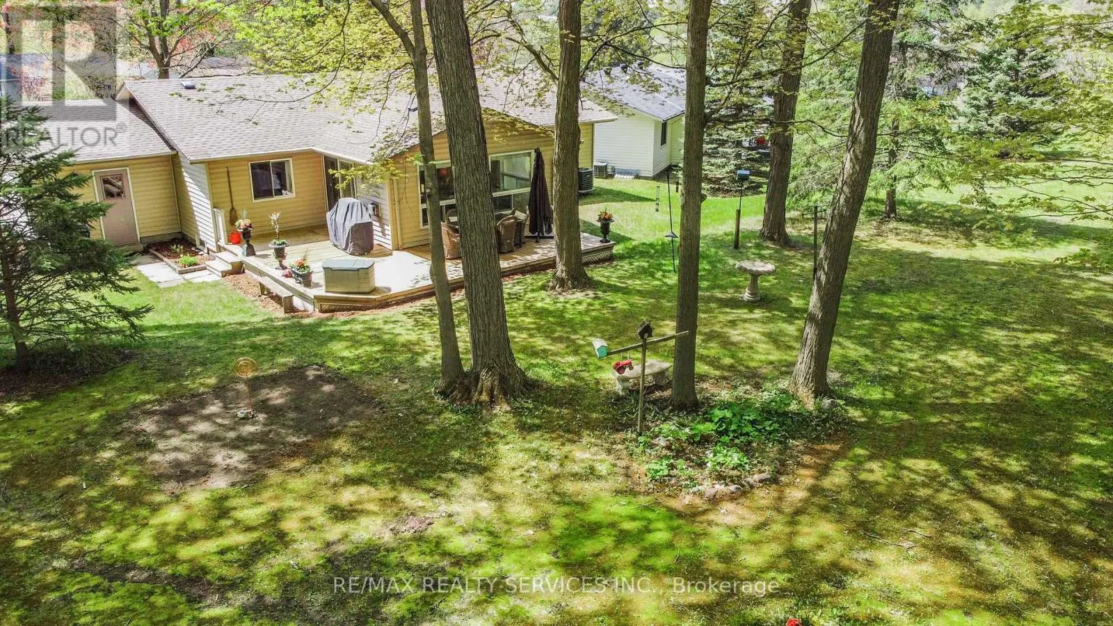 12 PINETREE COURT