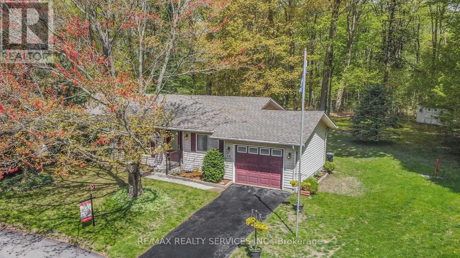 12 PINETREE COURT