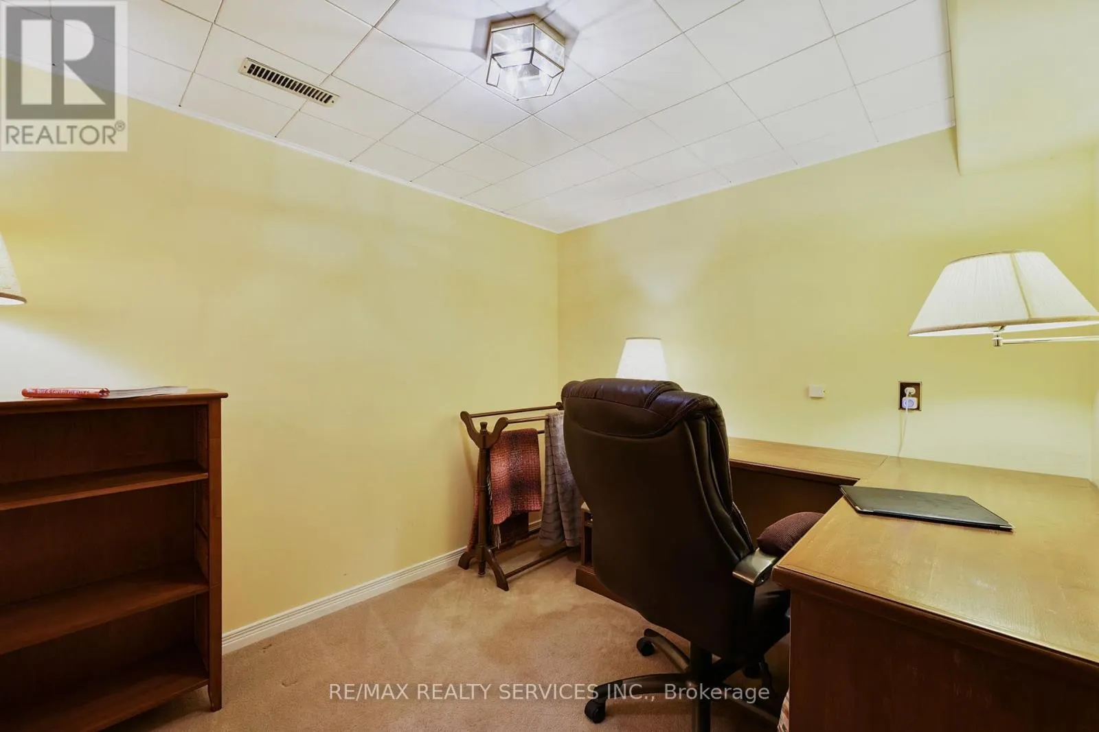 12 PINETREE COURT