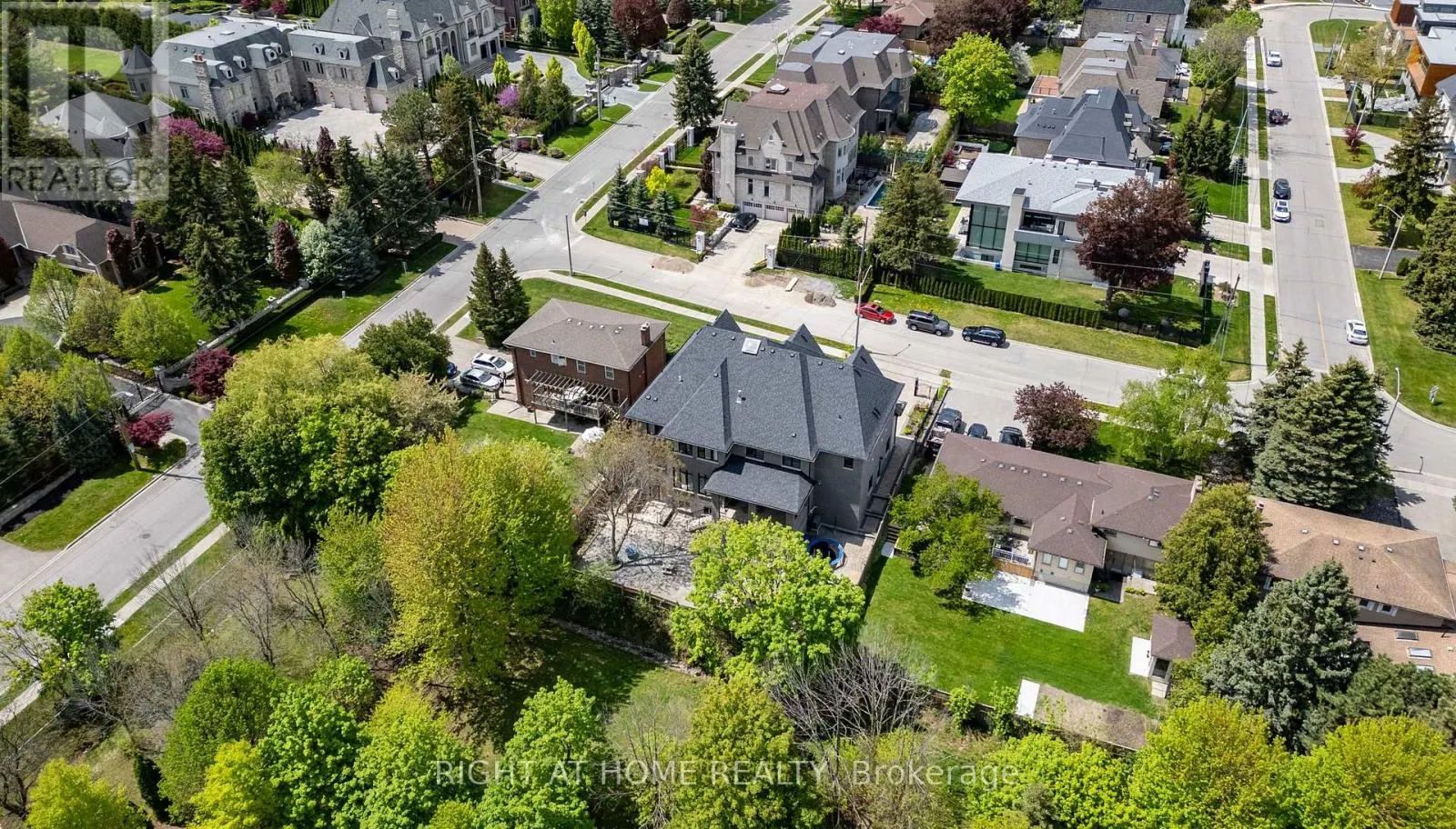 3 CLARIDGE DRIVE