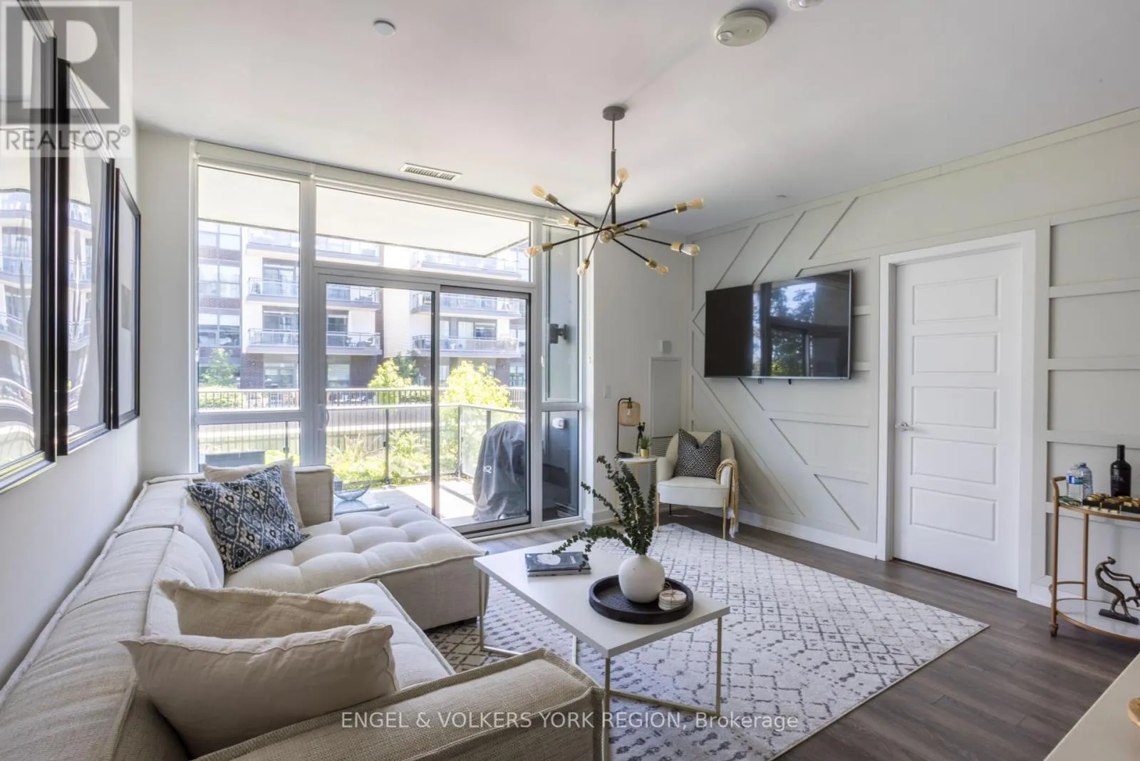 113 - 375 SEA RAY AVENUE