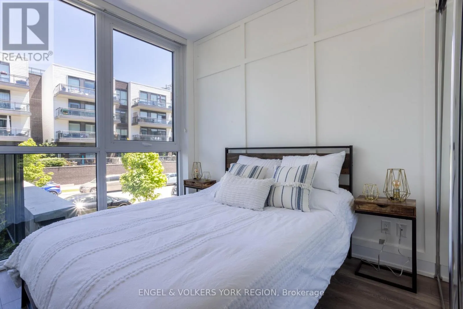 113 - 375 SEA RAY AVENUE