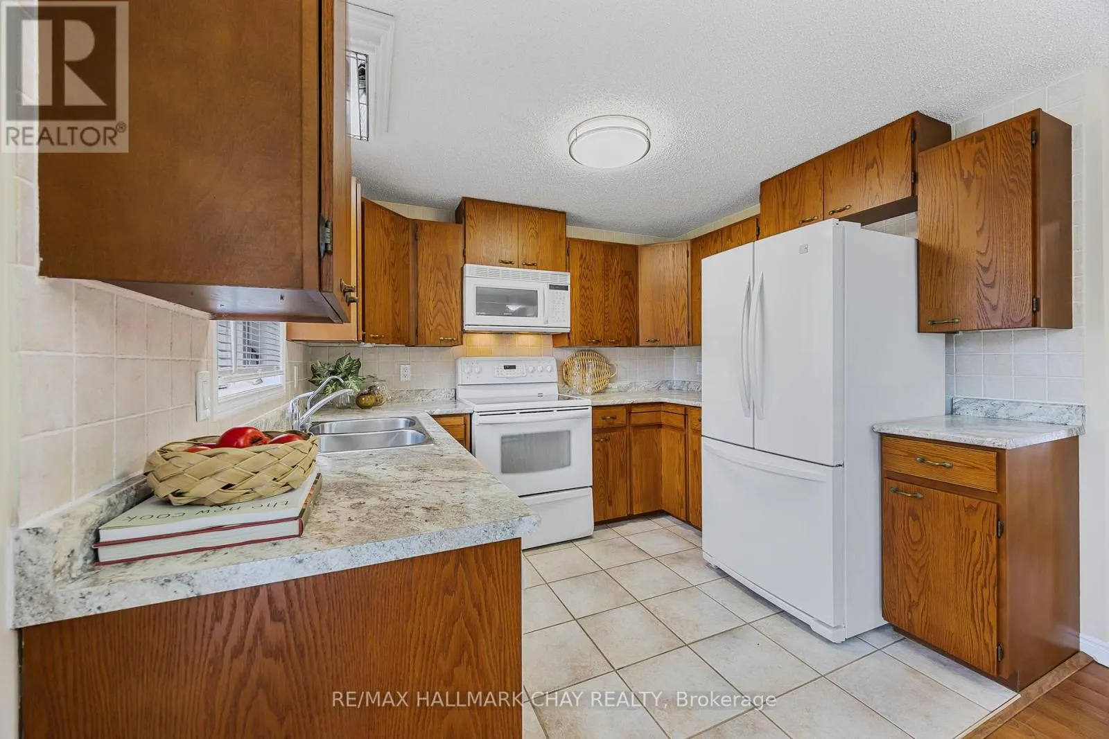 3 PINETREE COURT