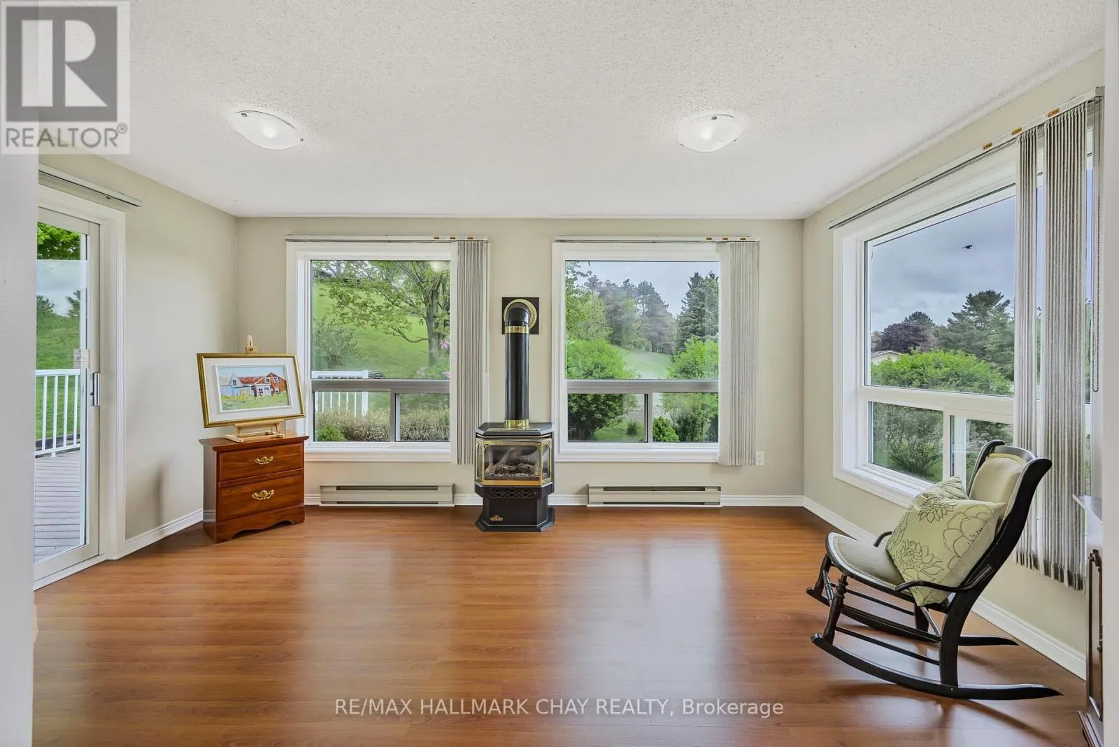 3 PINETREE COURT