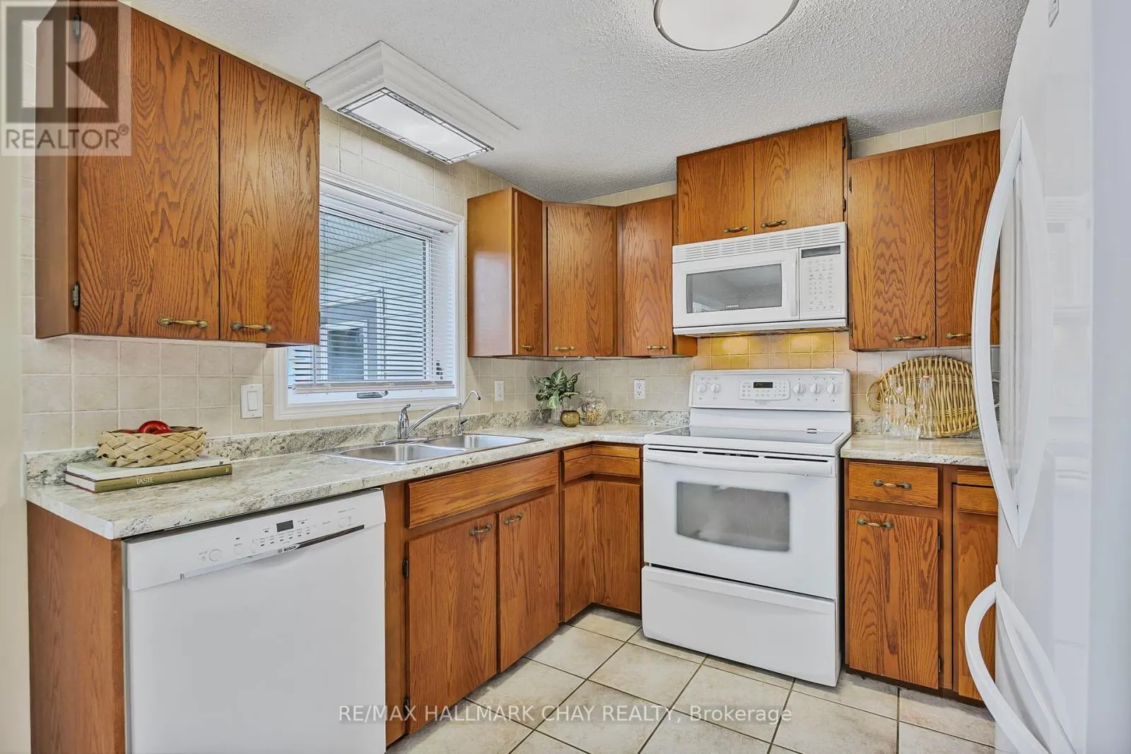 3 PINETREE COURT