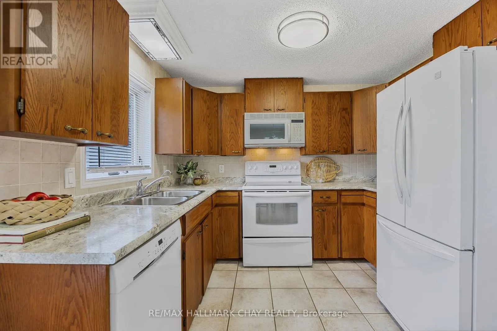 3 PINETREE COURT