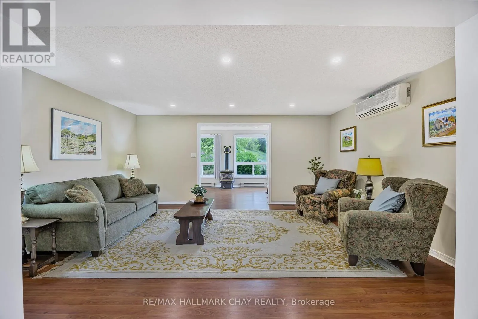 3 PINETREE COURT