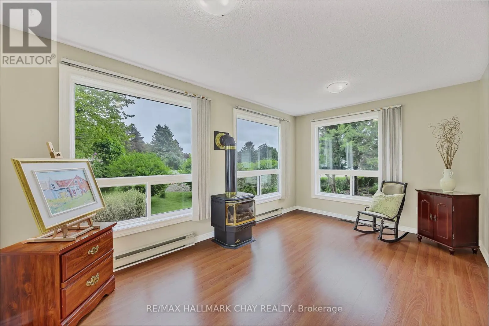 3 PINETREE COURT