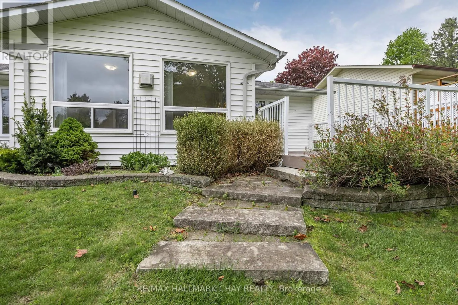 3 PINETREE COURT