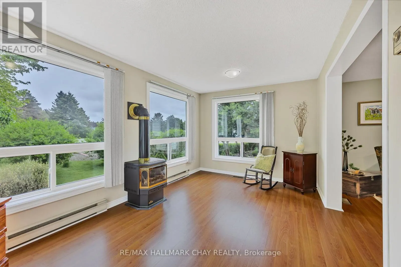 3 PINETREE COURT