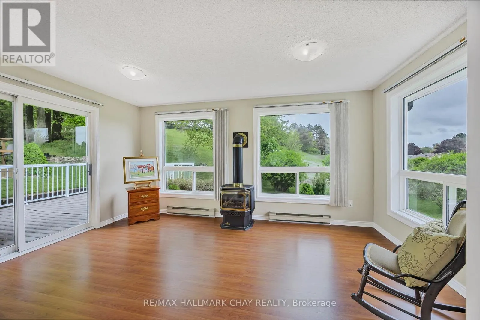 3 PINETREE COURT