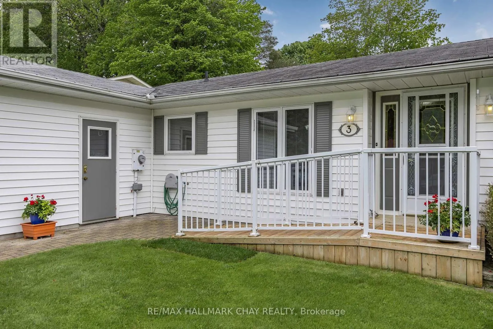 3 PINETREE COURT