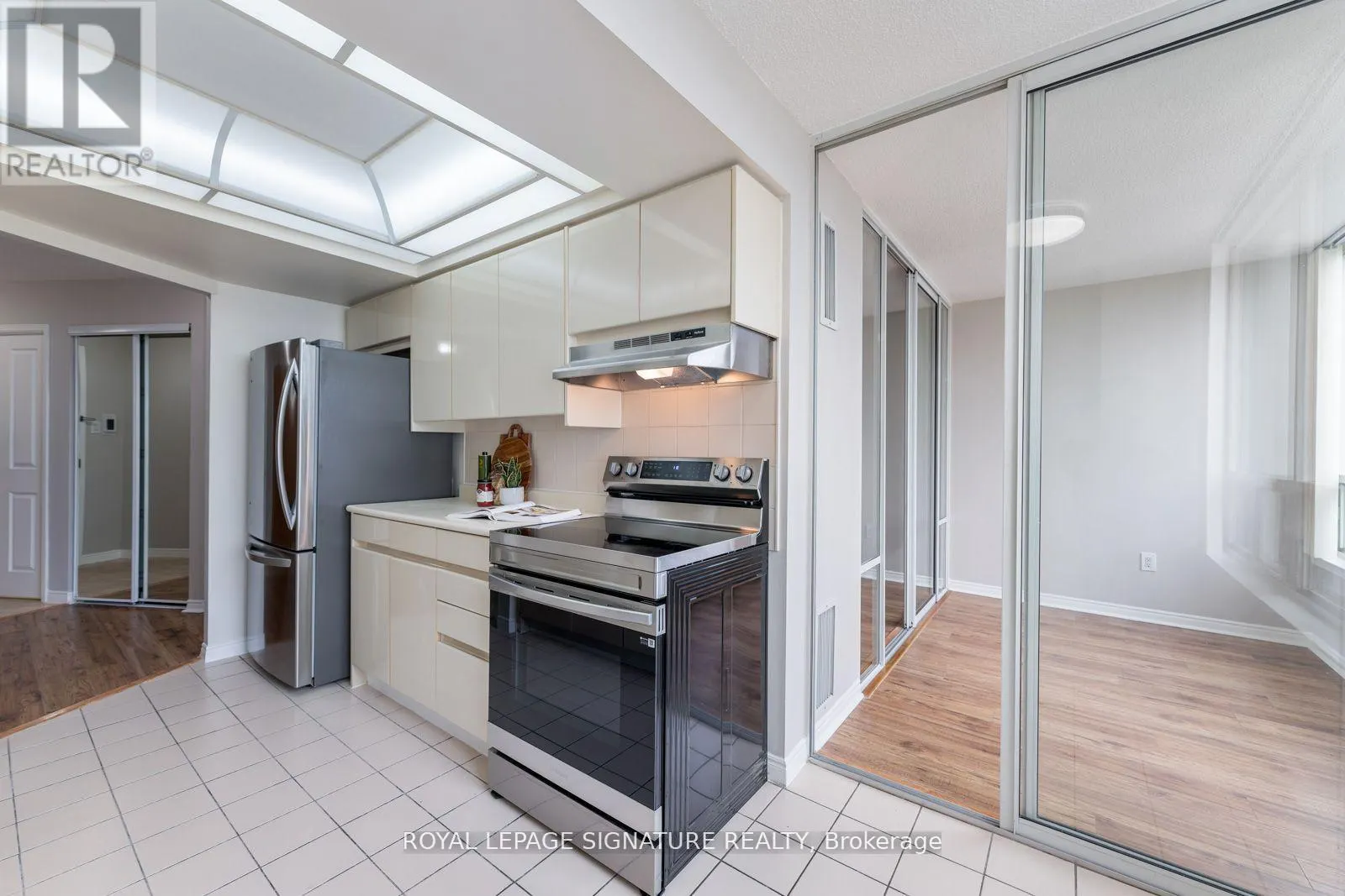 601 - 7250 YONGE STREET
