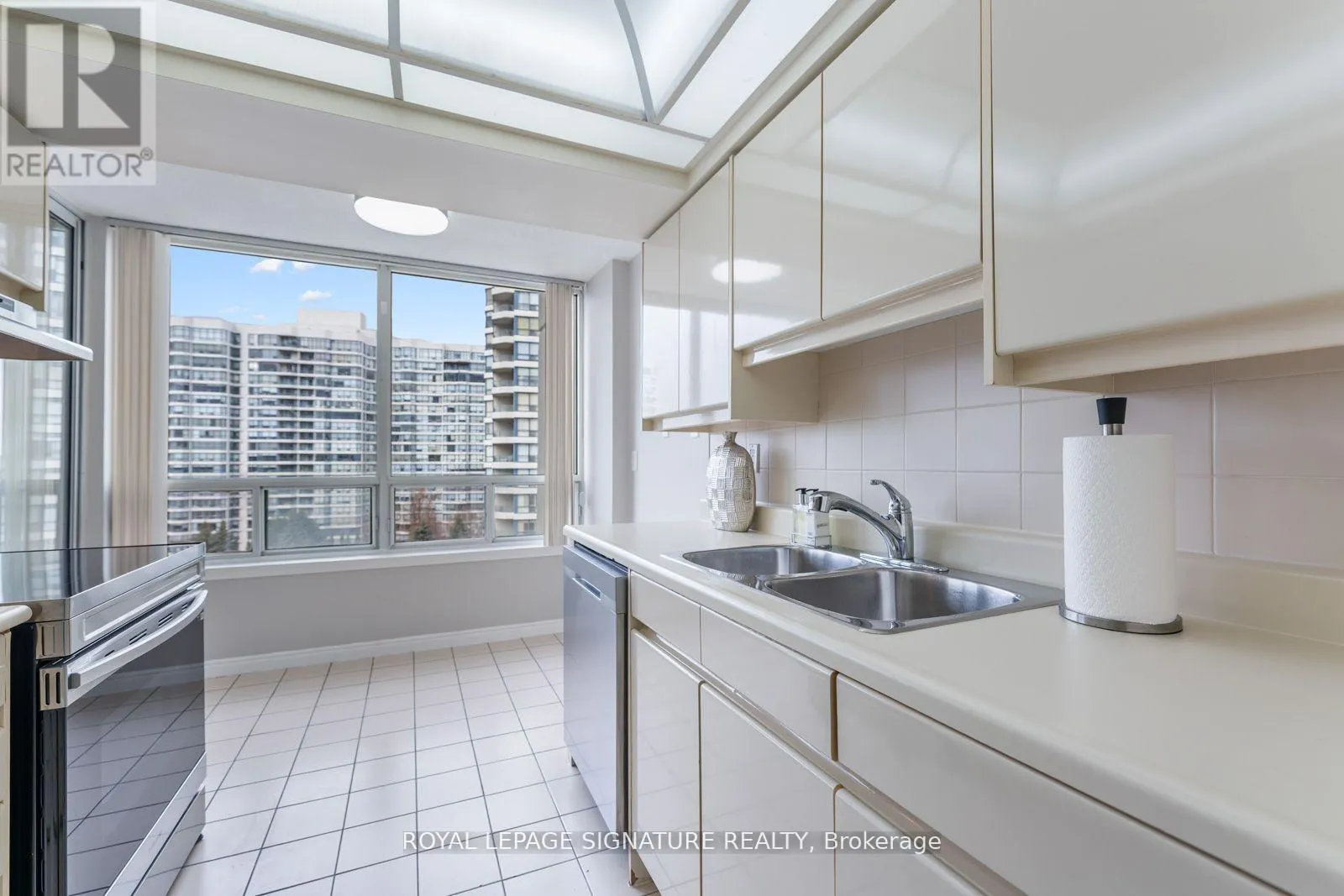 601 - 7250 YONGE STREET