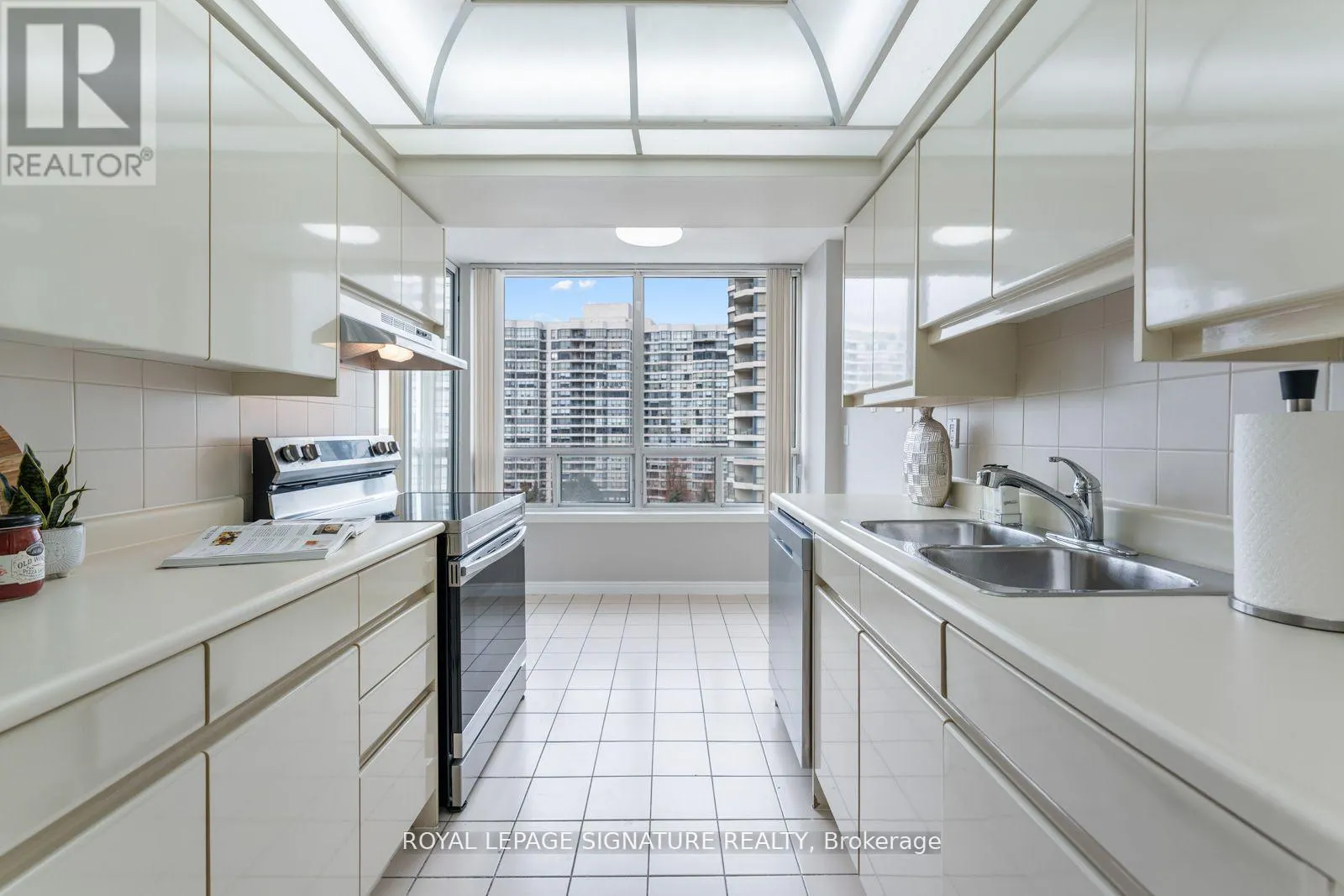 601 - 7250 YONGE STREET
