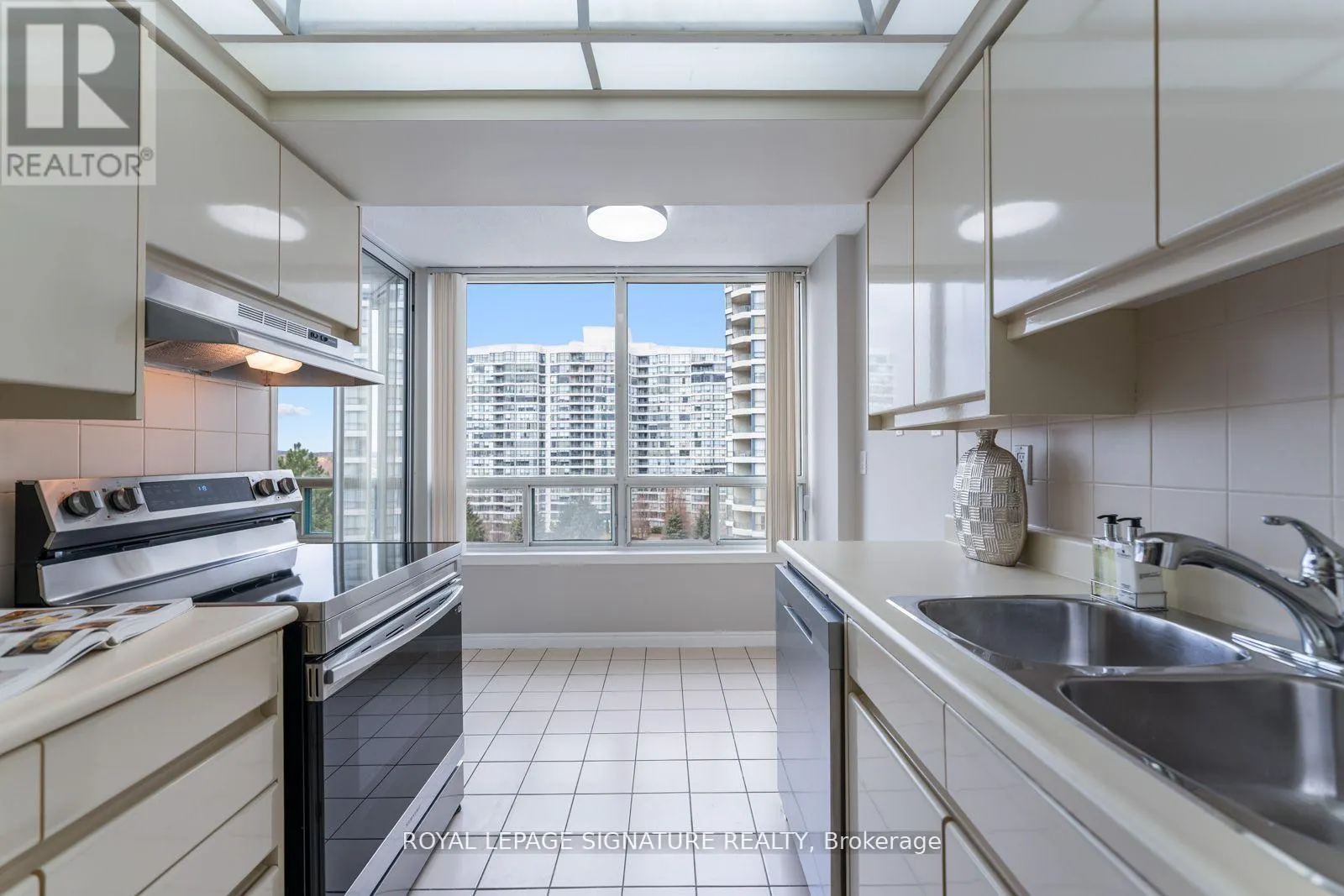601 - 7250 YONGE STREET