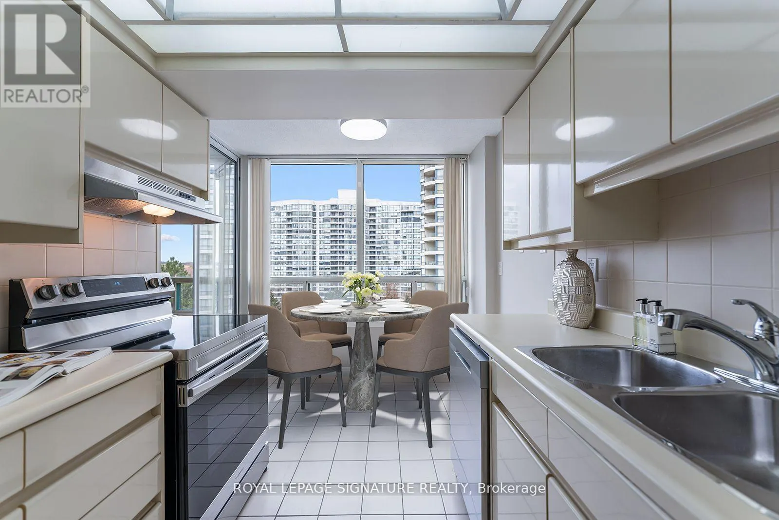 601 - 7250 YONGE STREET