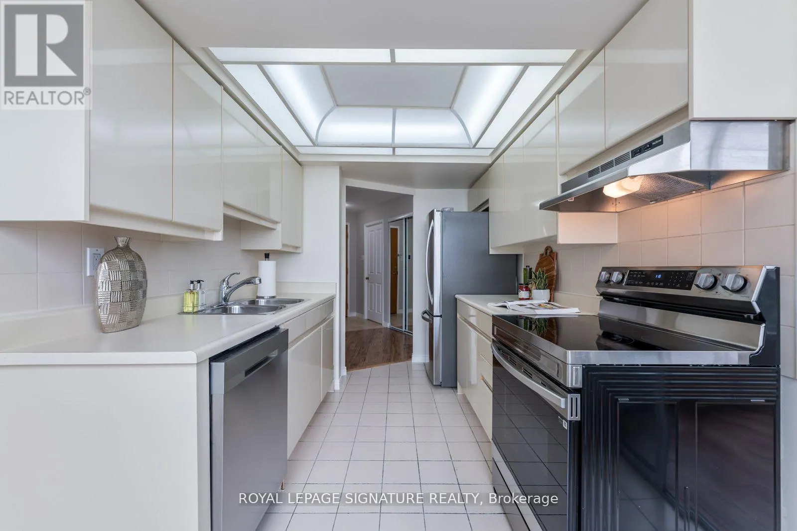 601 - 7250 YONGE STREET