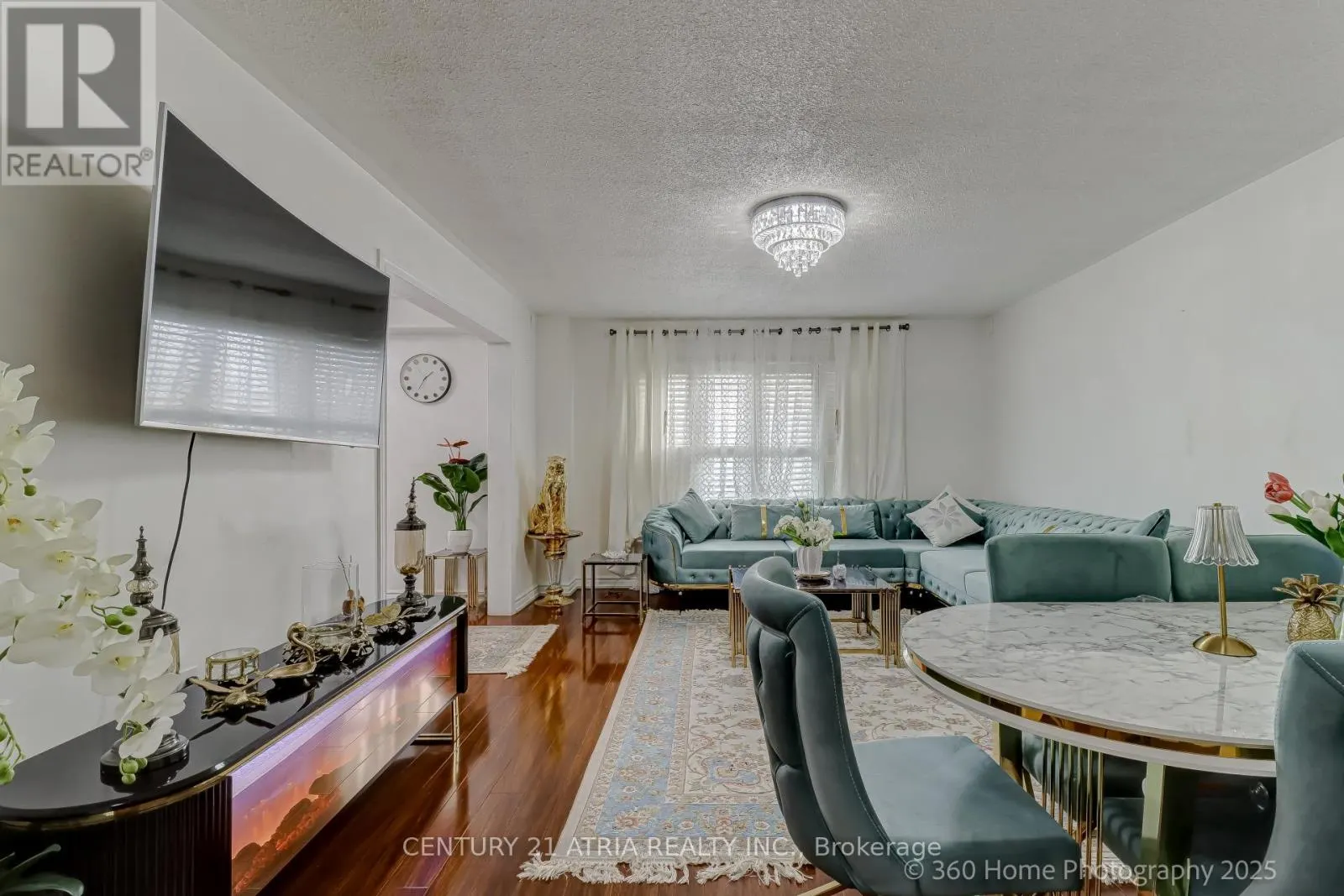 576 PINDER AVENUE
