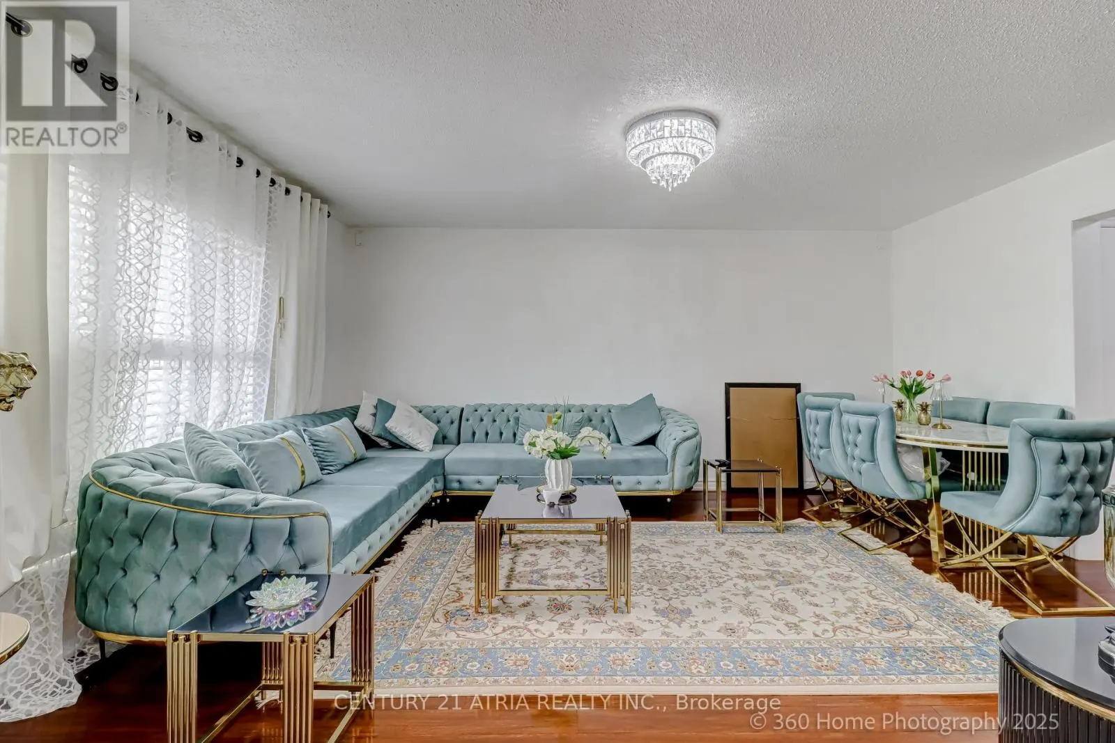 576 PINDER AVENUE