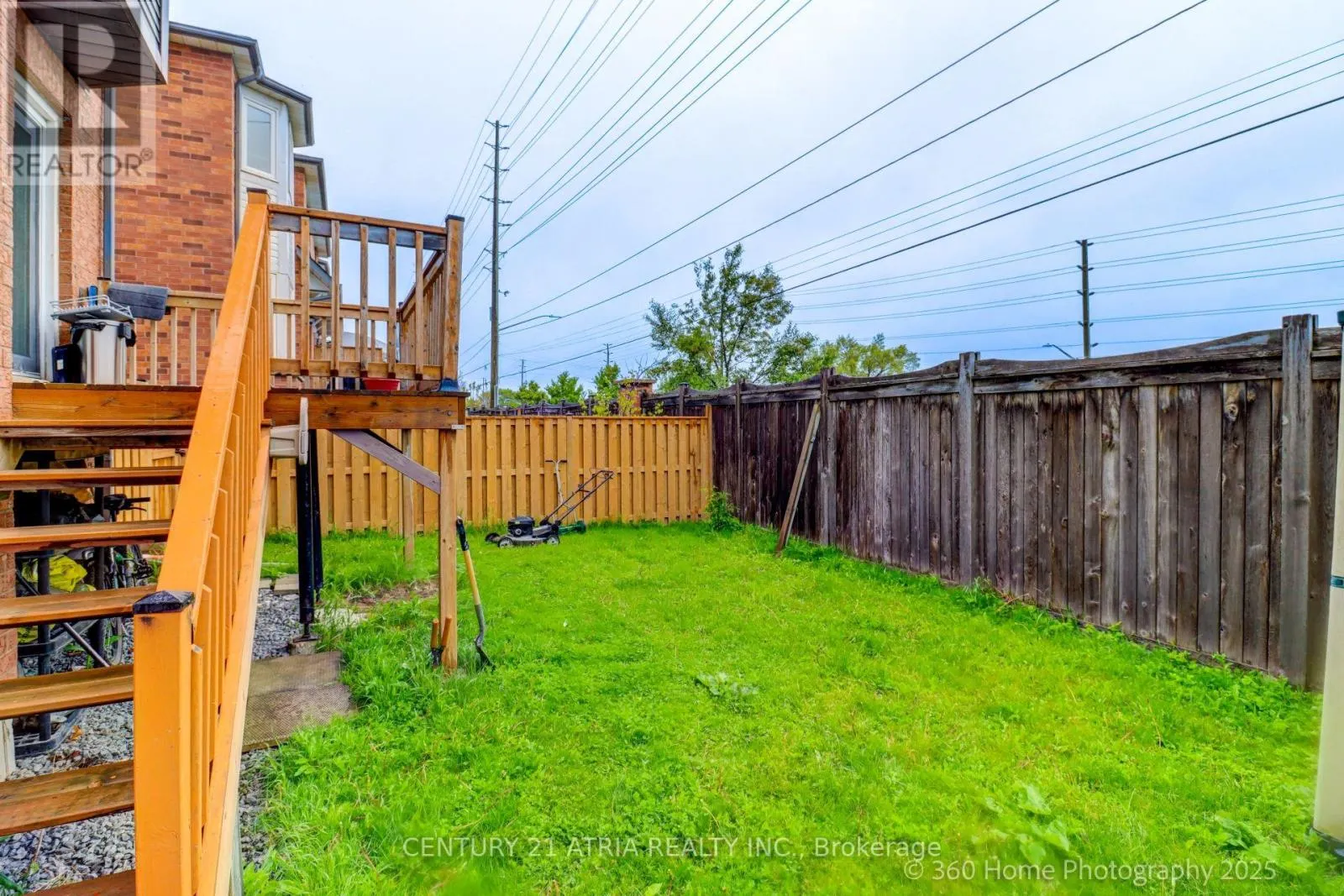 576 PINDER AVENUE