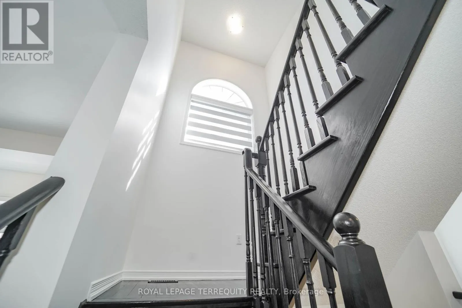 2251 WHITEWOOD CRESCENT