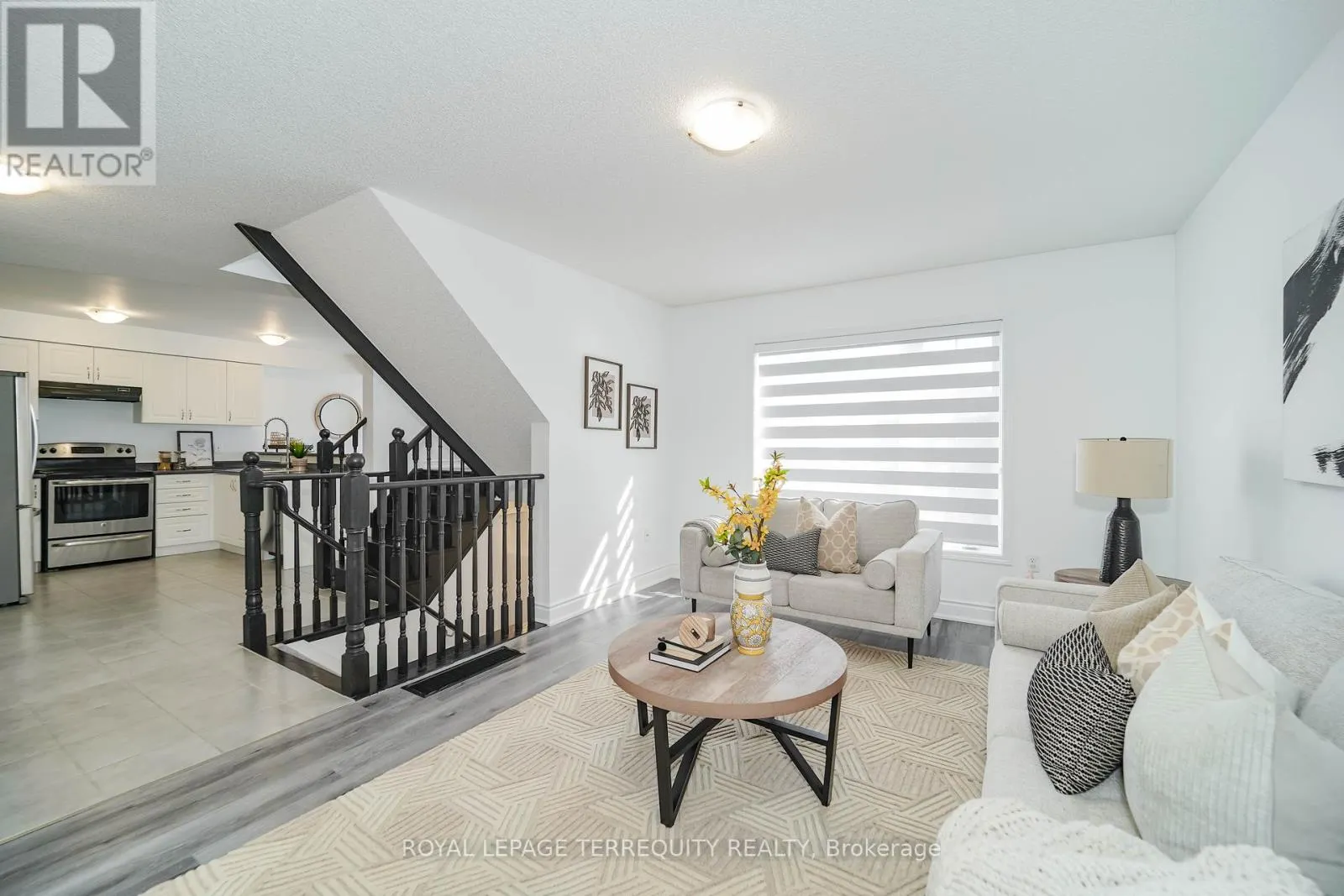 2251 WHITEWOOD CRESCENT