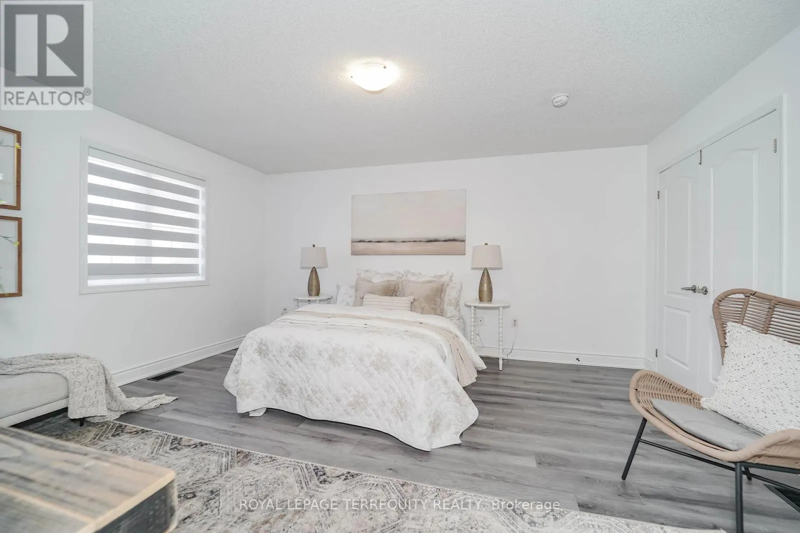 2251 WHITEWOOD CRESCENT
