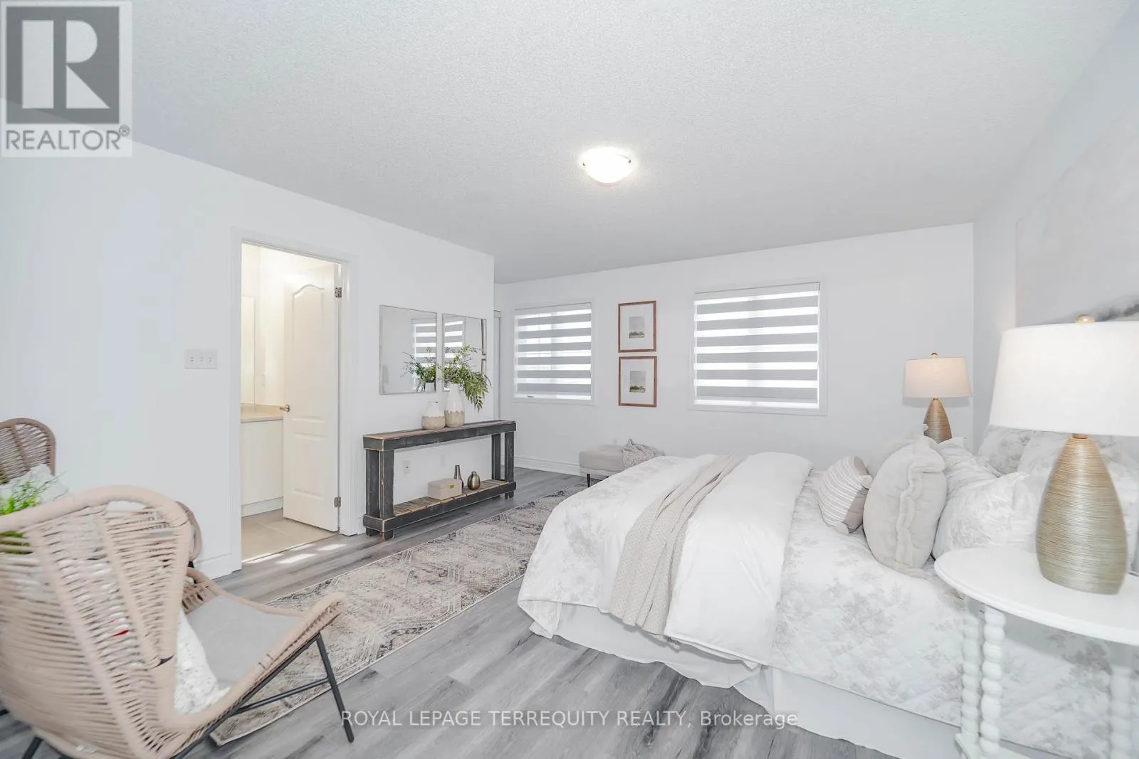 2251 WHITEWOOD CRESCENT