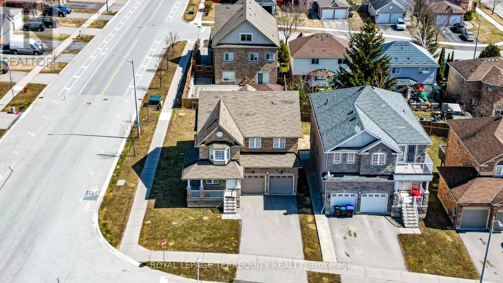2251 WHITEWOOD CRESCENT