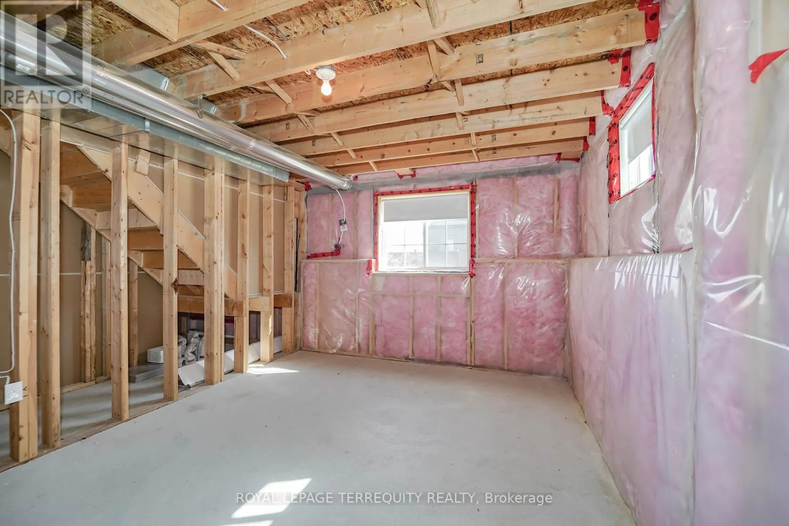 2251 WHITEWOOD CRESCENT