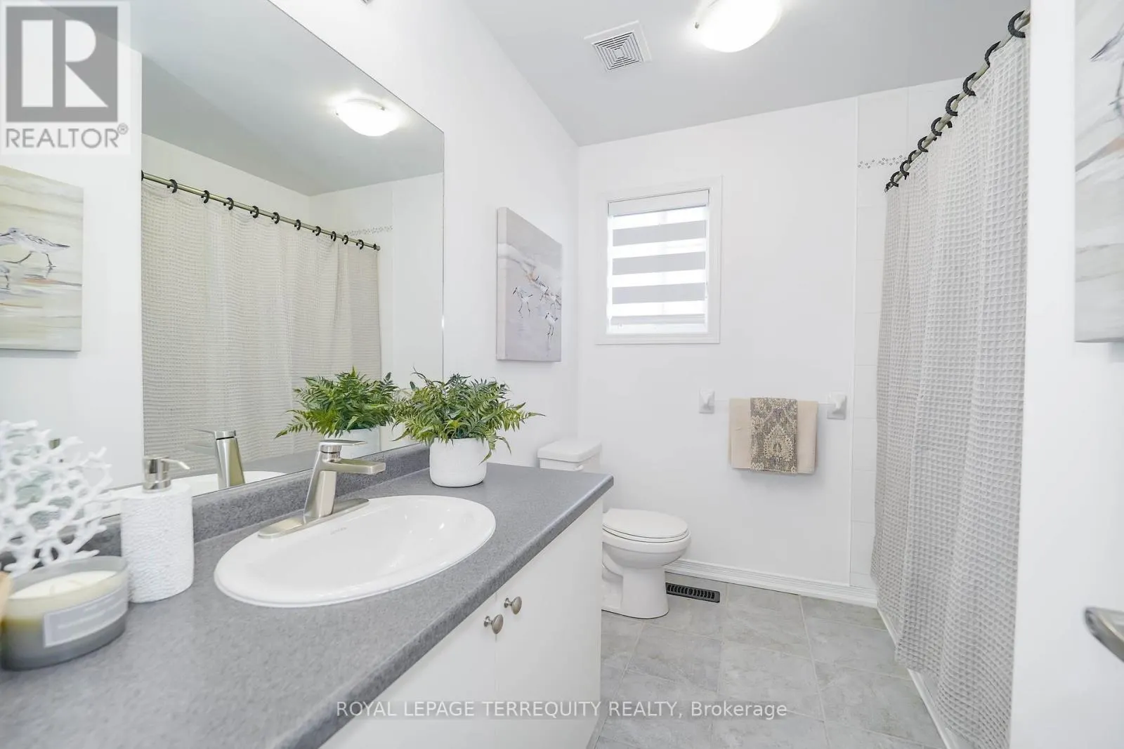 2251 WHITEWOOD CRESCENT