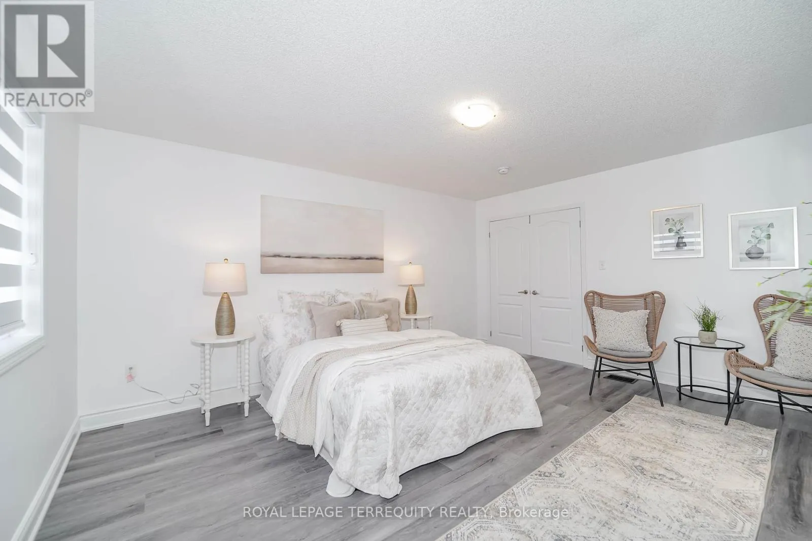 2251 WHITEWOOD CRESCENT
