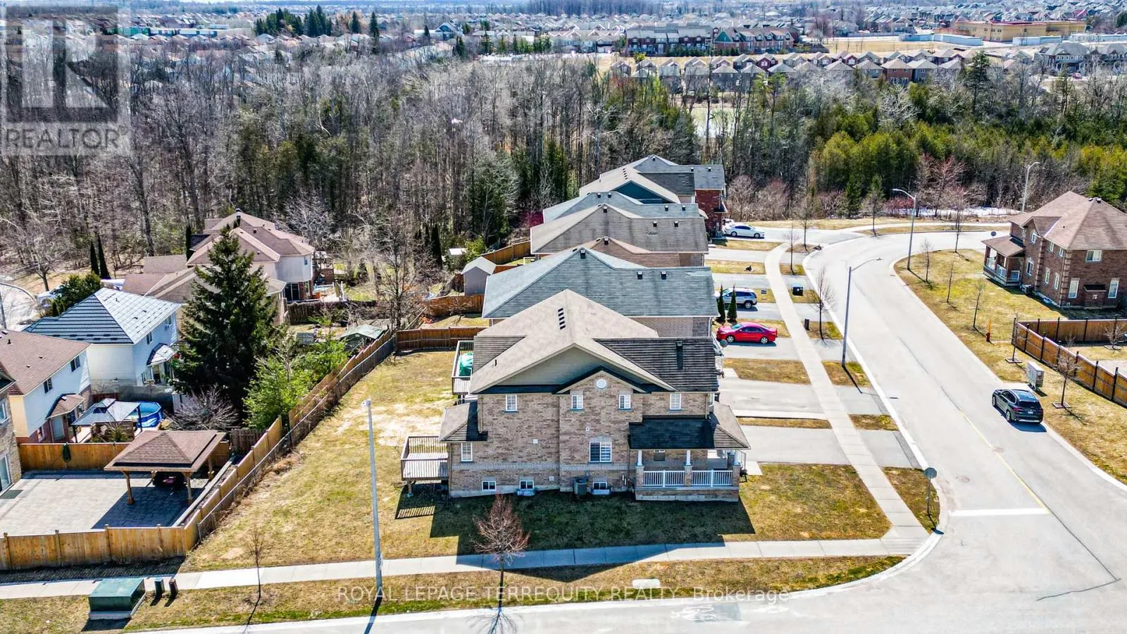 2251 WHITEWOOD CRESCENT
