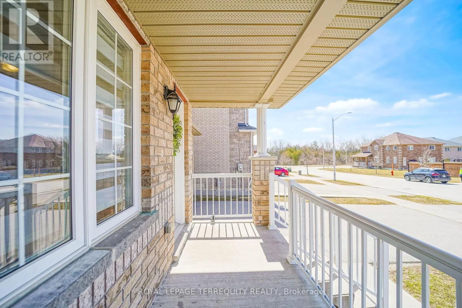 2251 WHITEWOOD CRESCENT