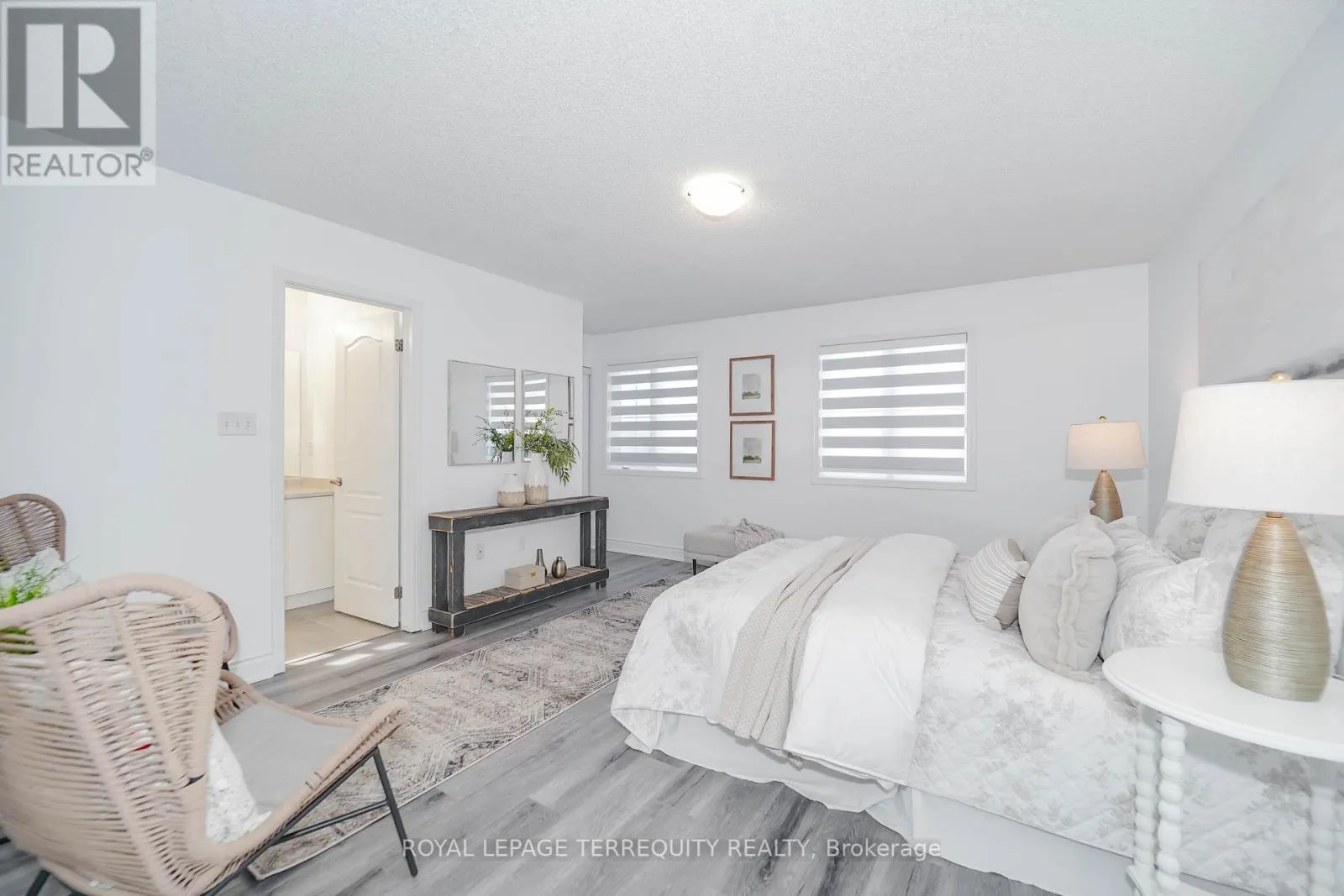 2251 WHITEWOOD CRESCENT