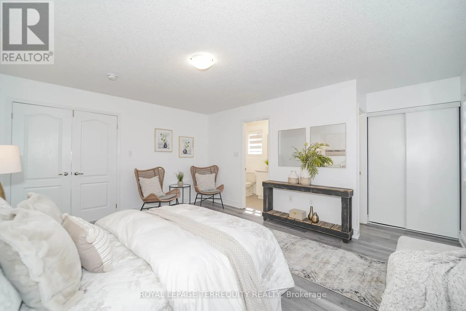 2251 WHITEWOOD CRESCENT