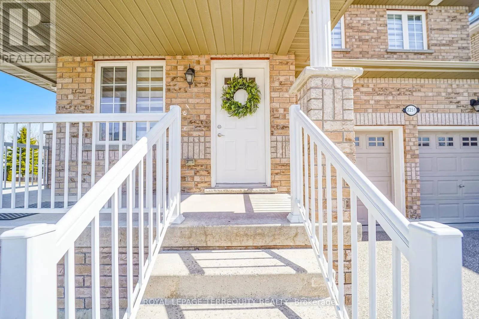 2251 WHITEWOOD CRESCENT