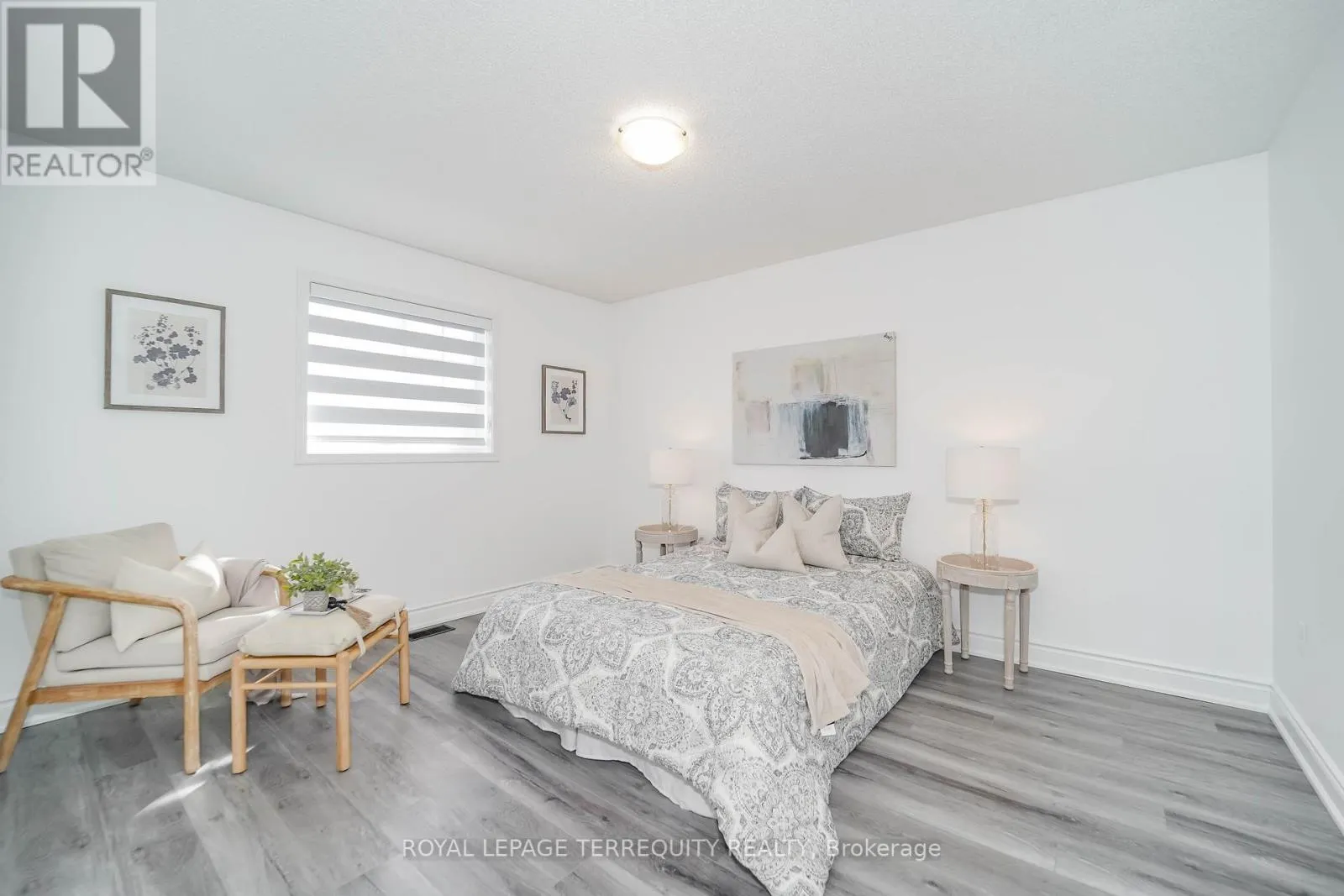 2251 WHITEWOOD CRESCENT