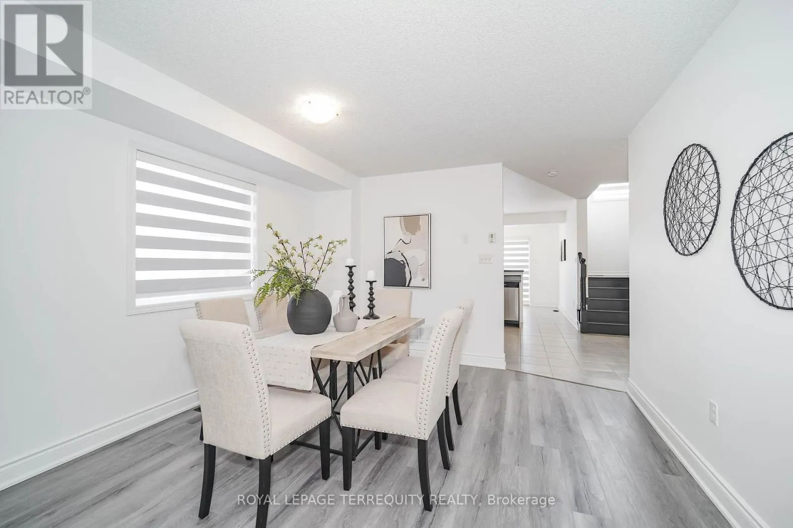 2251 WHITEWOOD CRESCENT
