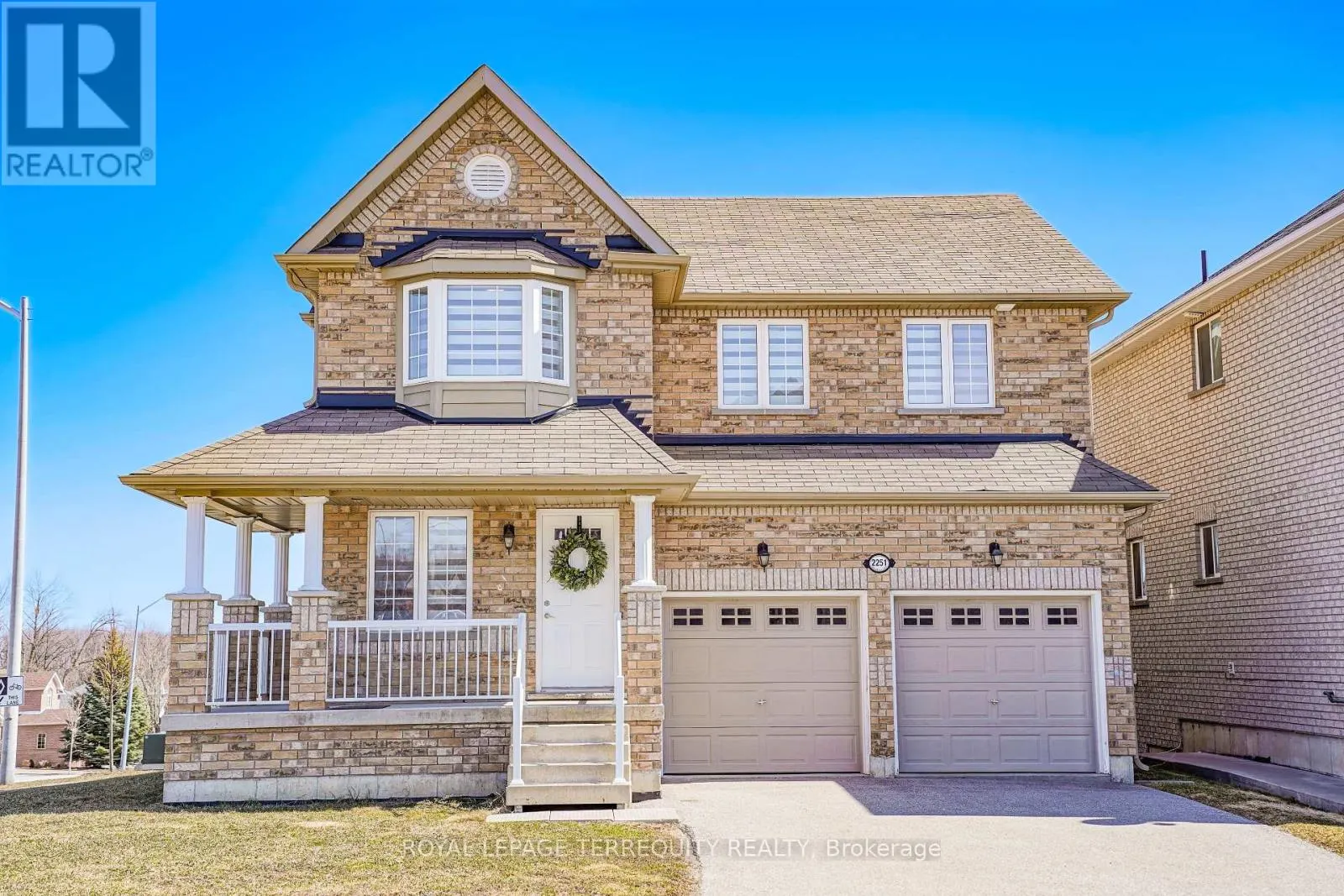 2251 WHITEWOOD CRESCENT