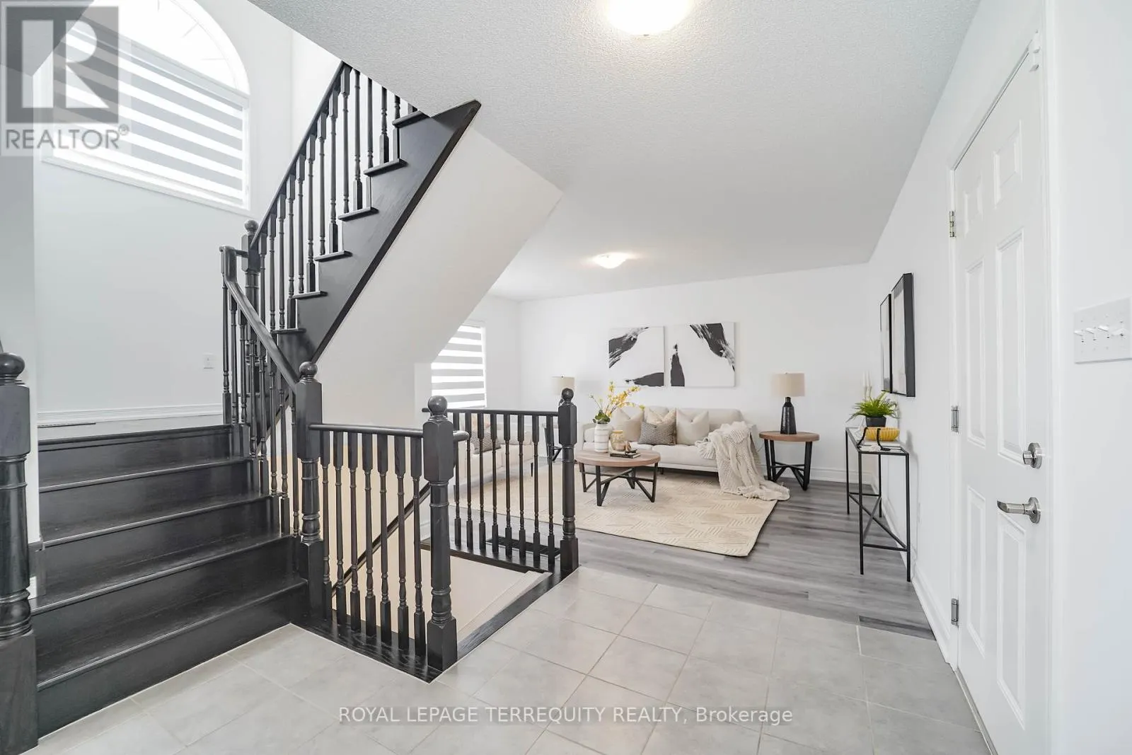 2251 WHITEWOOD CRESCENT