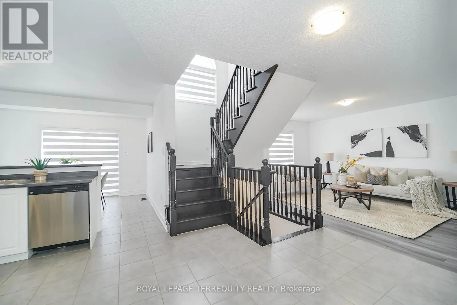 2251 WHITEWOOD CRESCENT