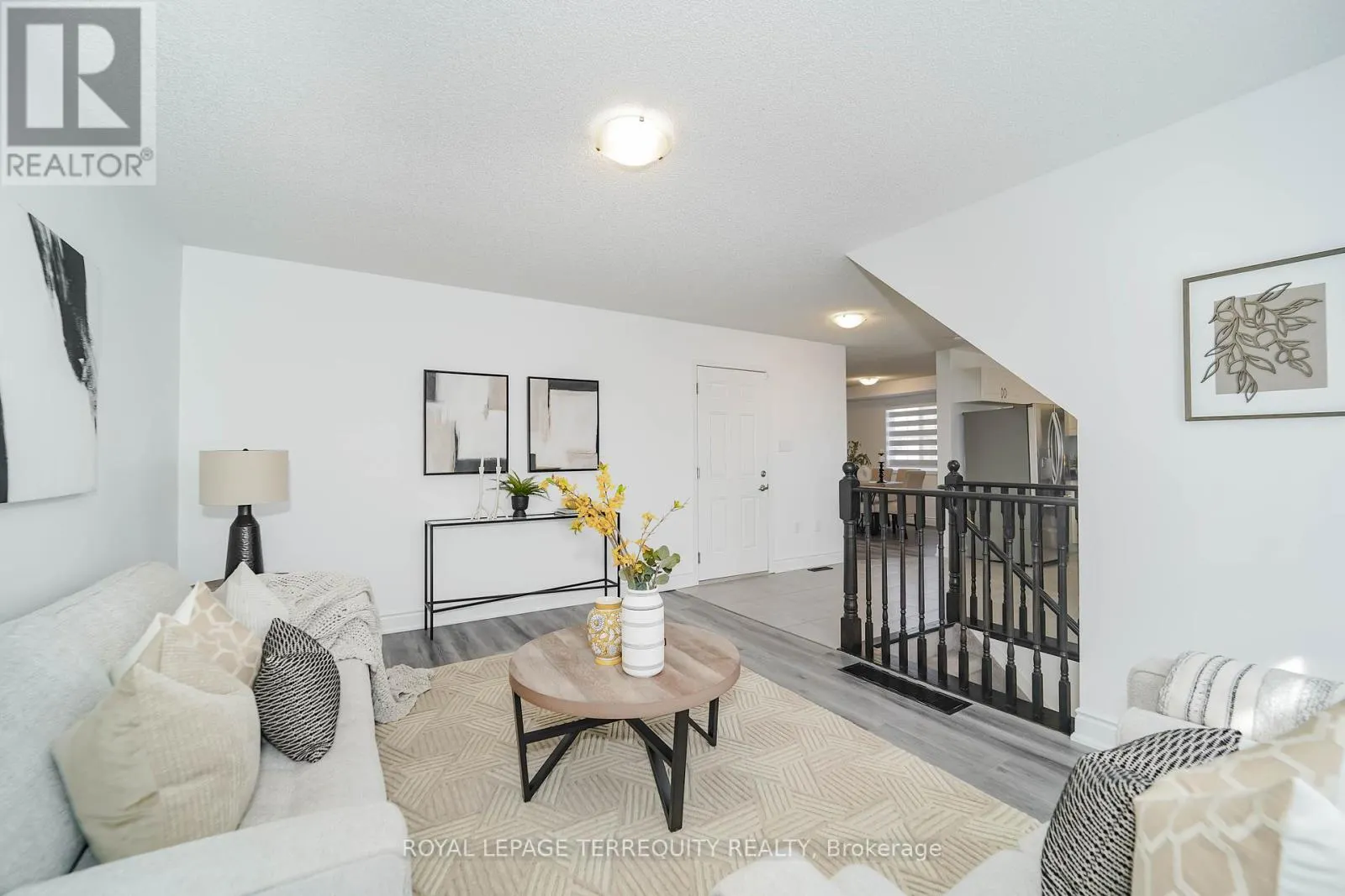 2251 WHITEWOOD CRESCENT
