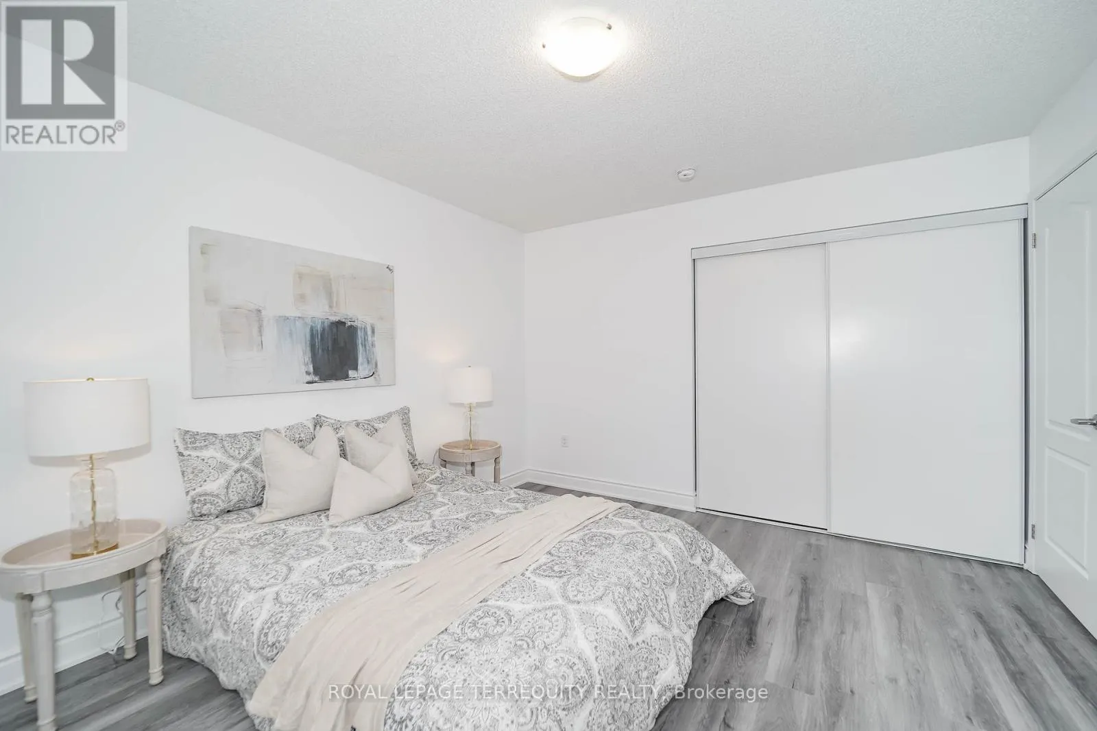 2251 WHITEWOOD CRESCENT