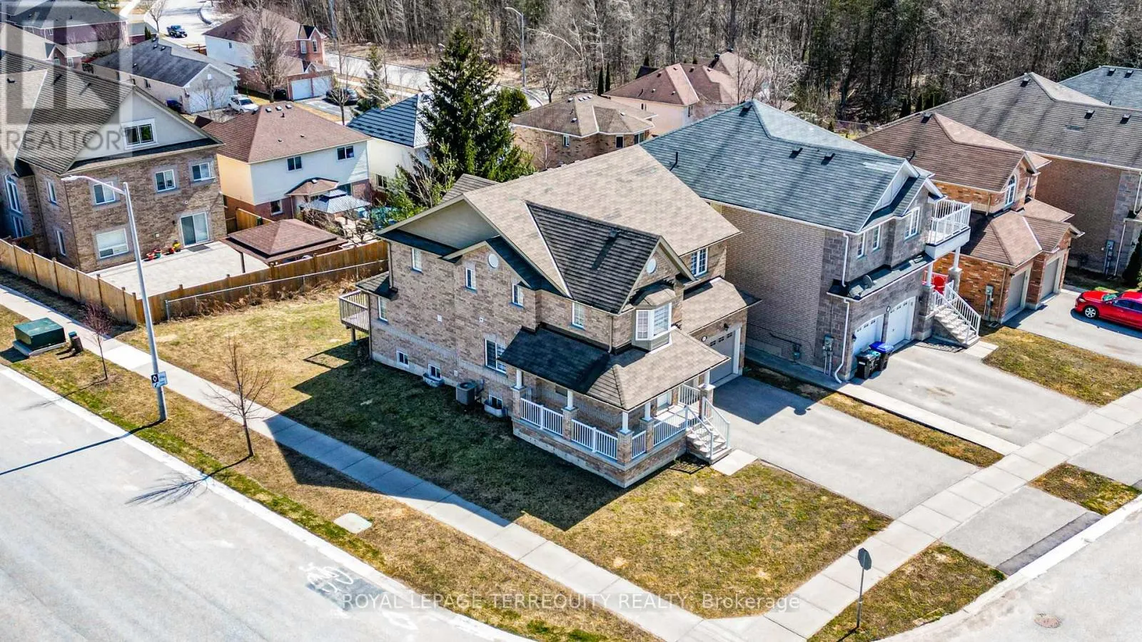 2251 WHITEWOOD CRESCENT
