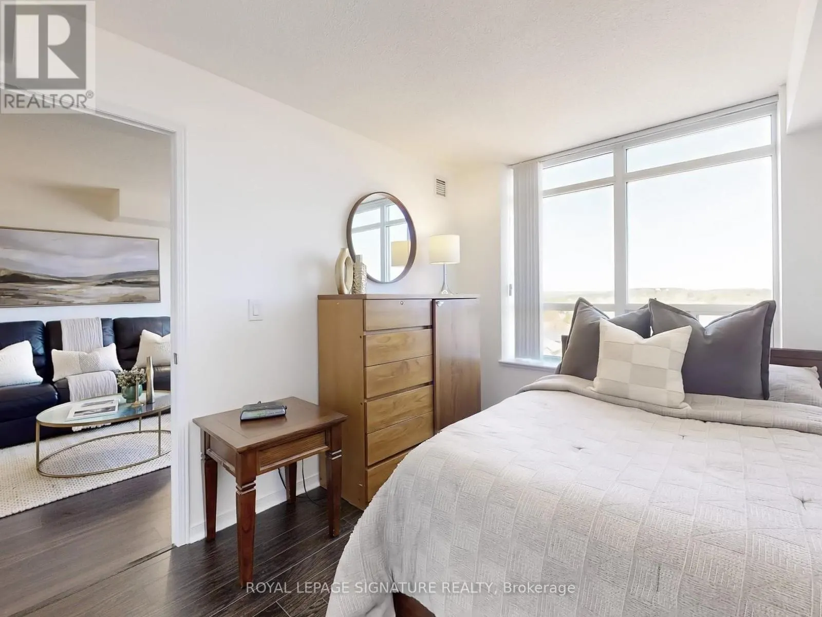 802 - 73 KING WILLIAM CRESCENT