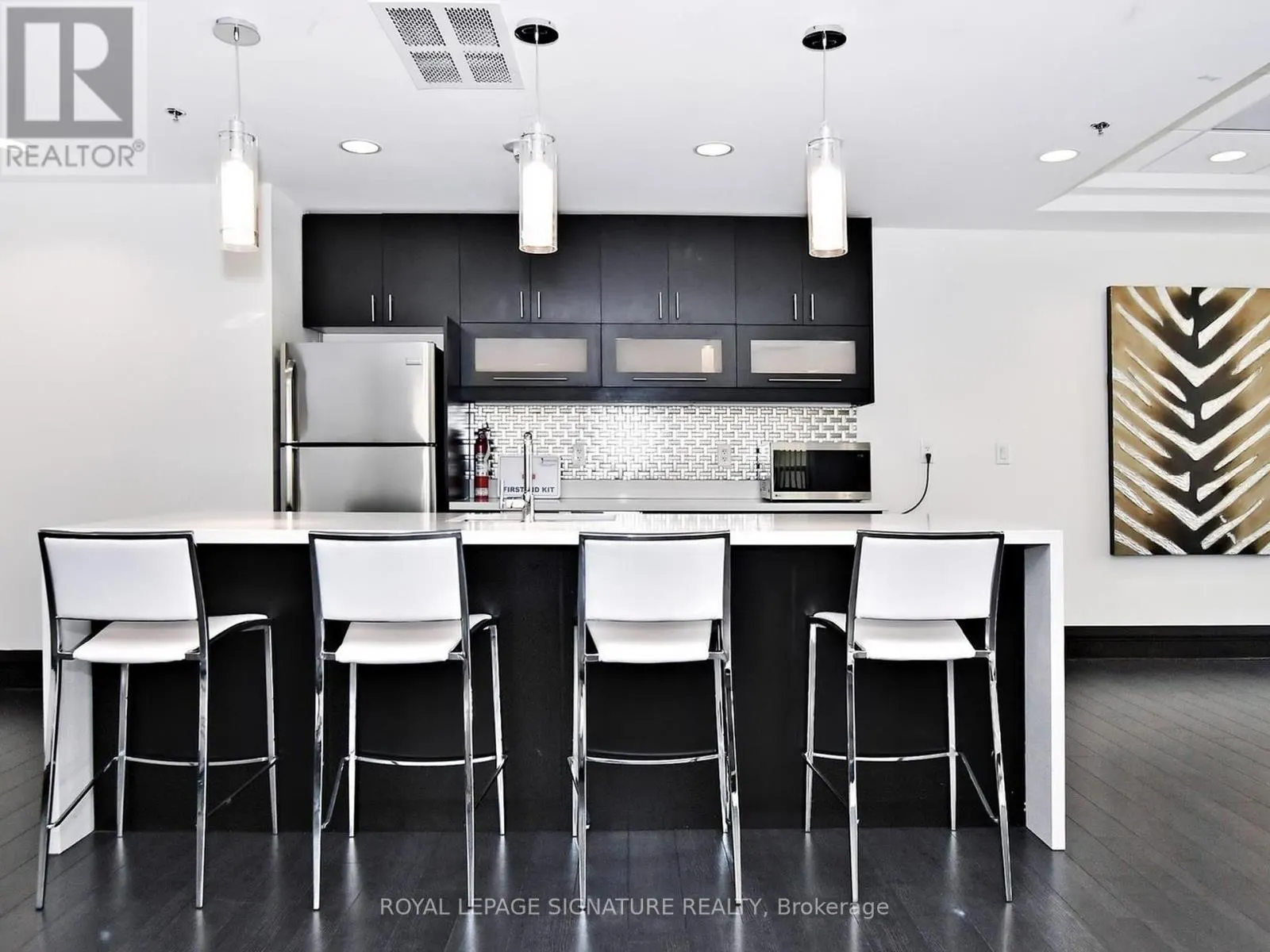 802 - 73 KING WILLIAM CRESCENT