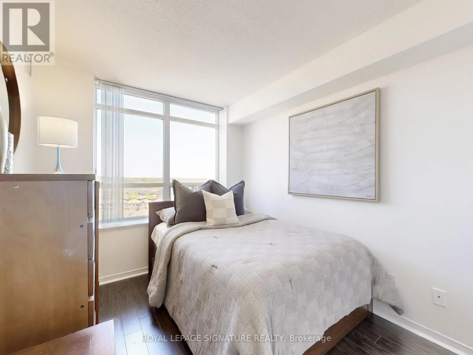 802 - 73 KING WILLIAM CRESCENT