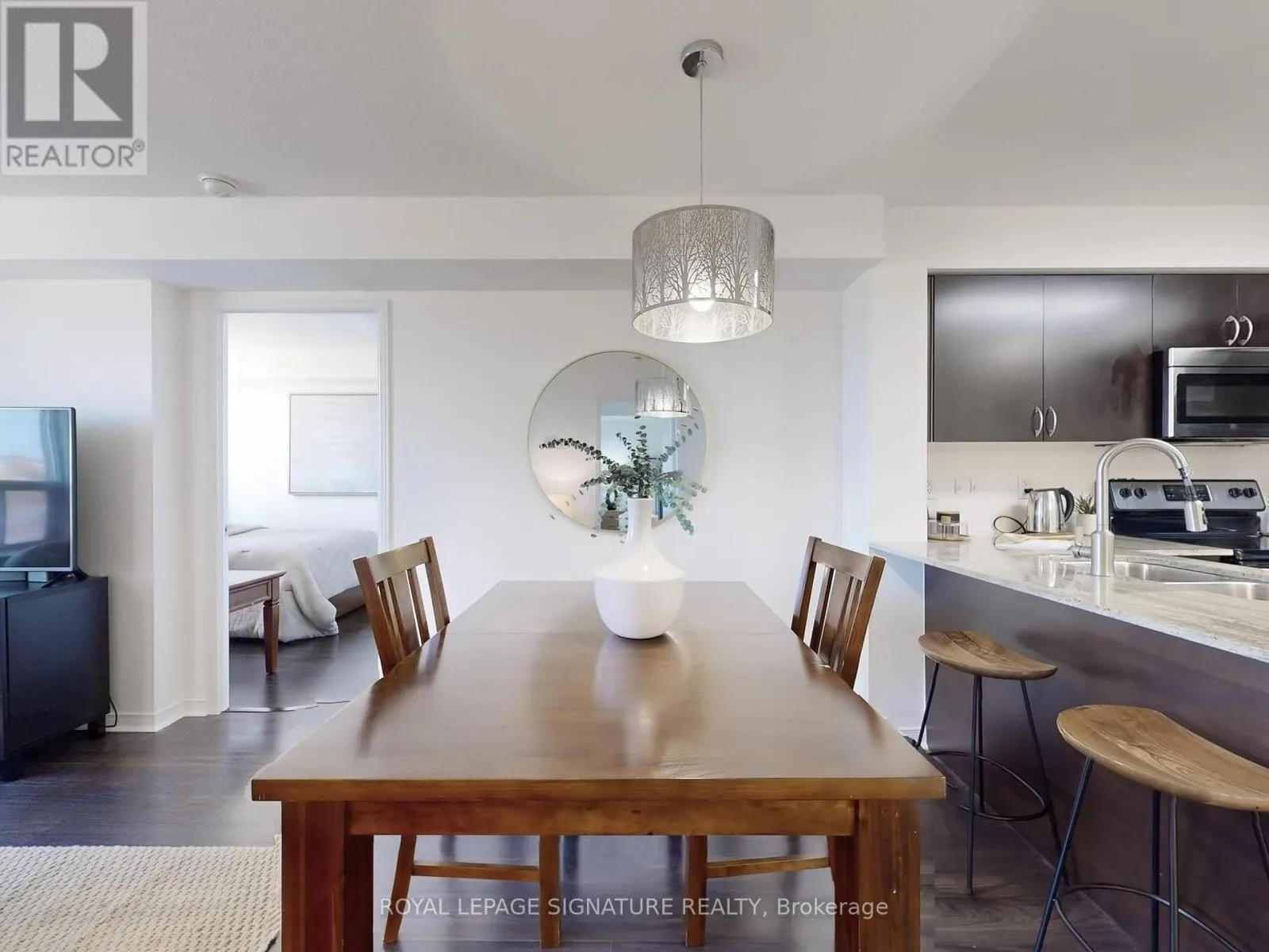 802 - 73 KING WILLIAM CRESCENT